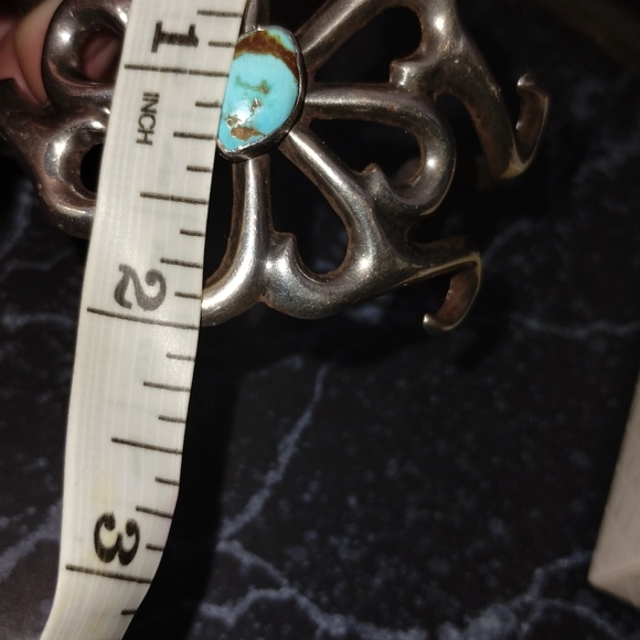 Authentic Sandcast Navajo cuff with genuine turquoise! Vintage/Antique - Picture 13 of 14